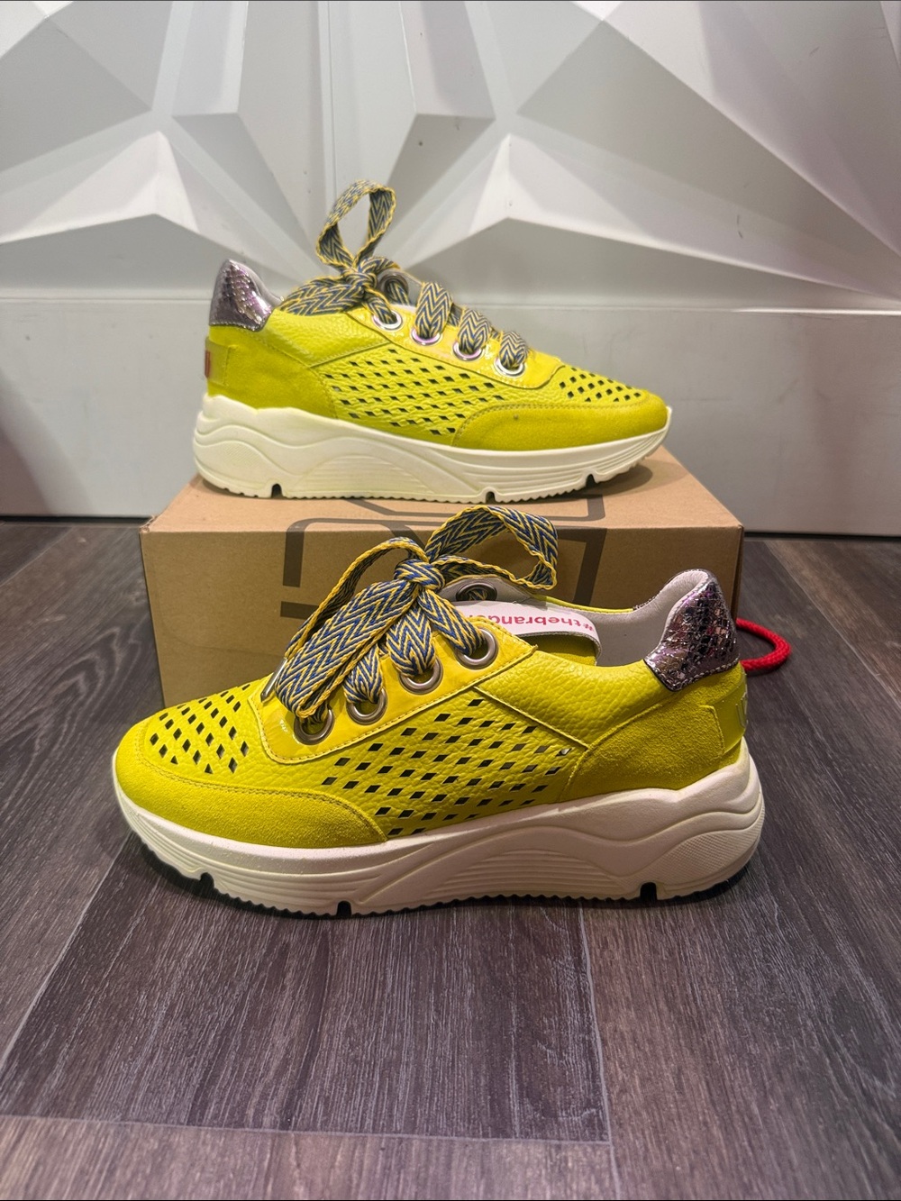Vaddia women’s binx sneaker in yellow combo • Sz 9.5 or 10.5
